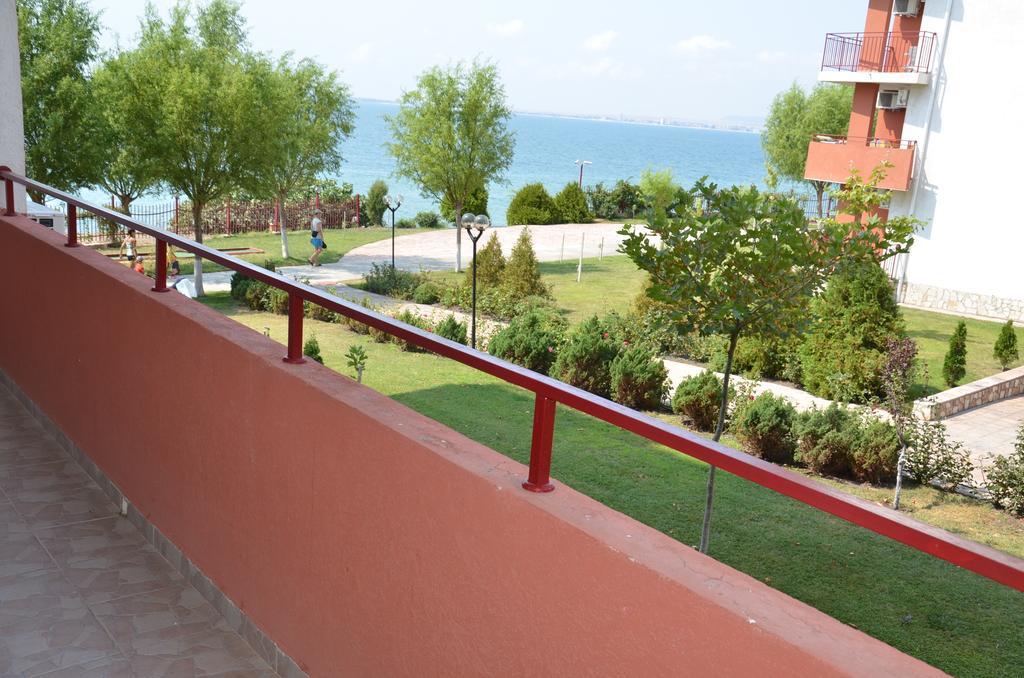 Single Private Apartments In Marina View Fort Beach Święty Włas Zewnętrze zdjęcie