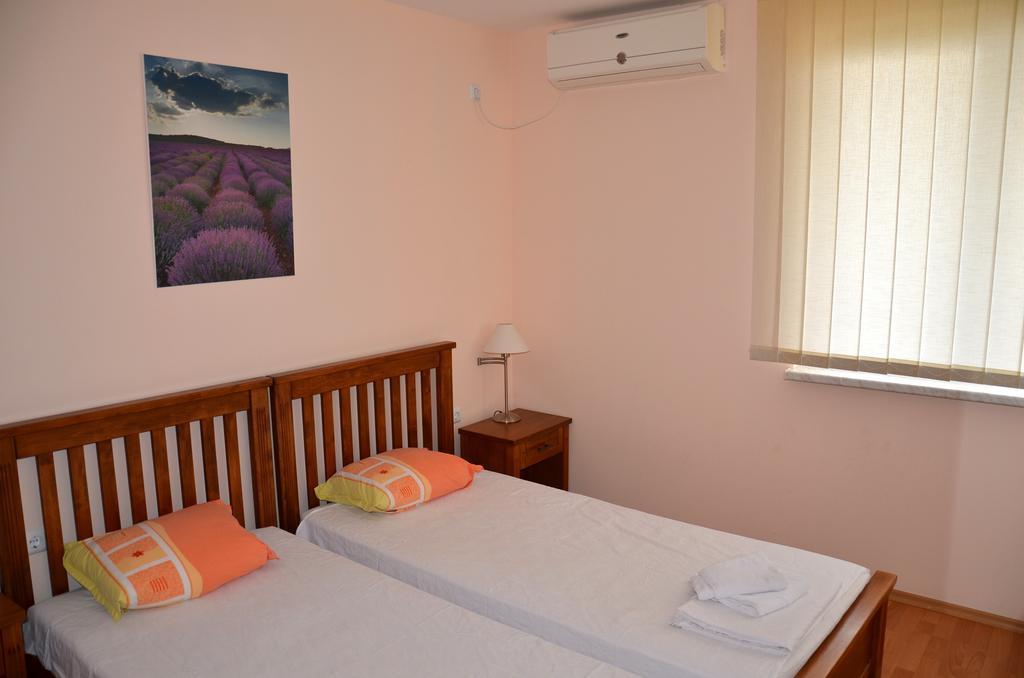 Single Private Apartments In Marina View Fort Beach Święty Włas Zewnętrze zdjęcie